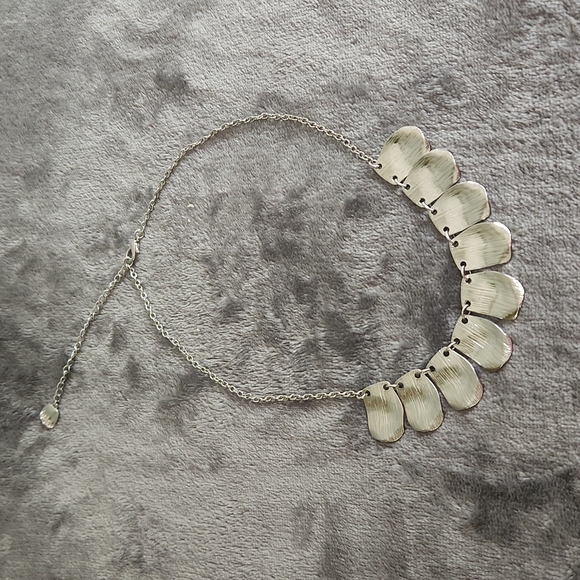 A Silver Tone Reversible Necklace with  Polished & Striated Sides 16 inches. - Picture 4 of 11
